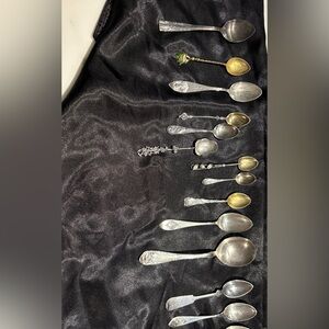 Vintage Collectible Spoon Set